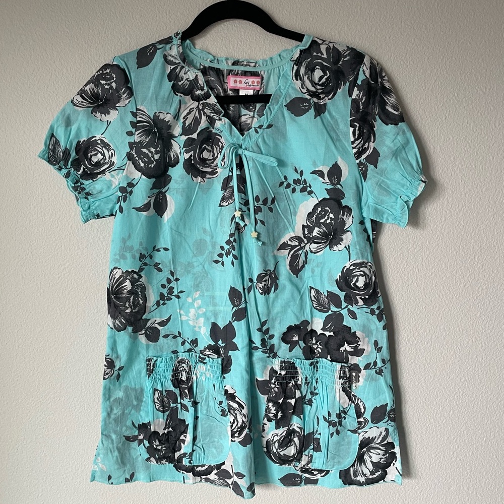 Roses print scrub top